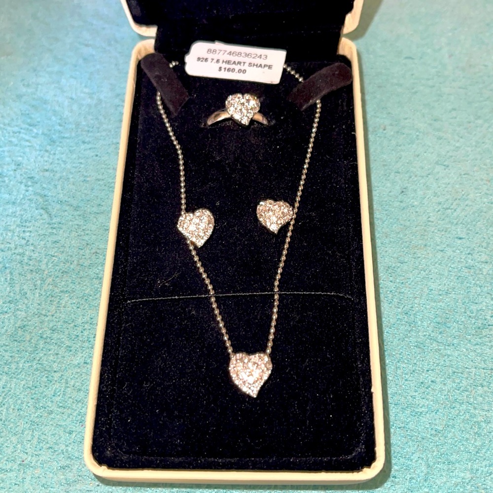 NWT heart shape set